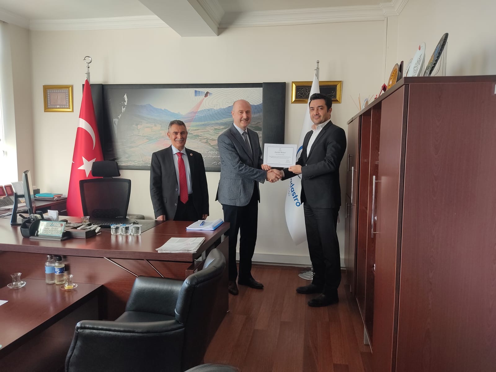 Personel Dairesi Başkanlığında görev yapan başarılı personele Personel Dairesi Başkanı İbrahim ÖZTÜRK tarafından Teşekkür Belgesi verilmiştir.
